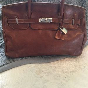 La Sella Roma Brown Italian Leather handbag. excellent condition with the lock.